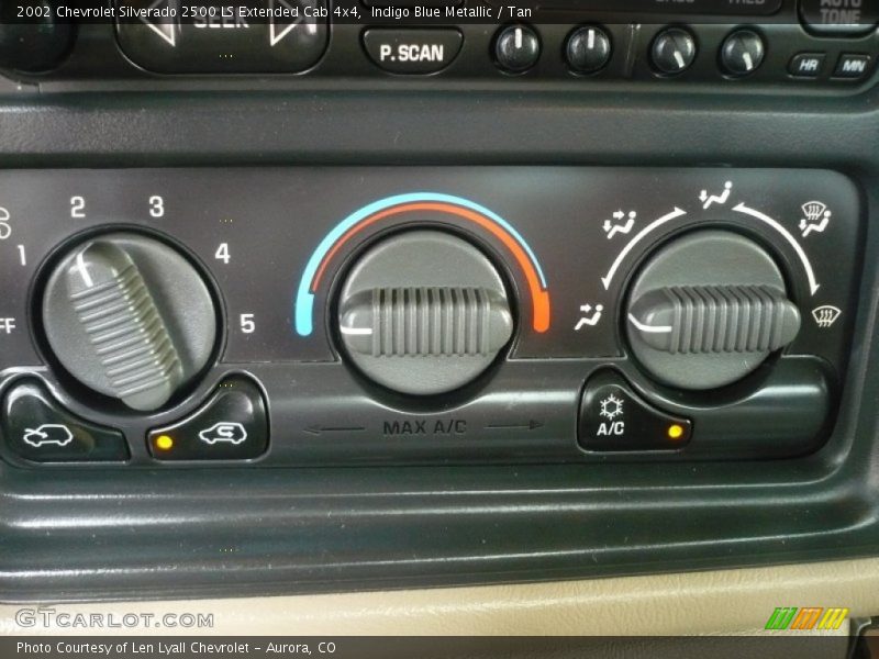 Controls of 2002 Silverado 2500 LS Extended Cab 4x4