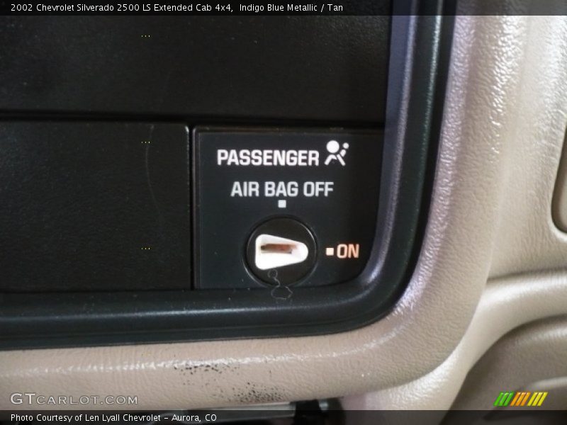 Controls of 2002 Silverado 2500 LS Extended Cab 4x4