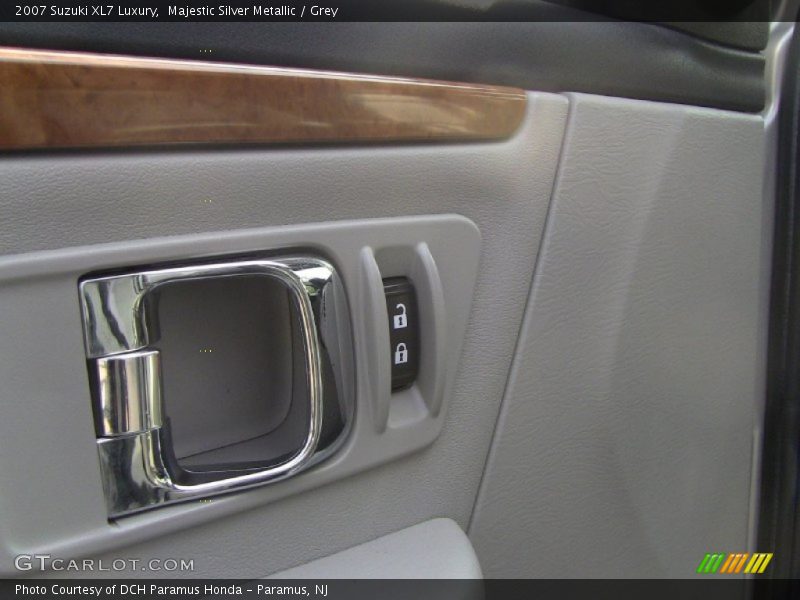 Majestic Silver Metallic / Grey 2007 Suzuki XL7 Luxury