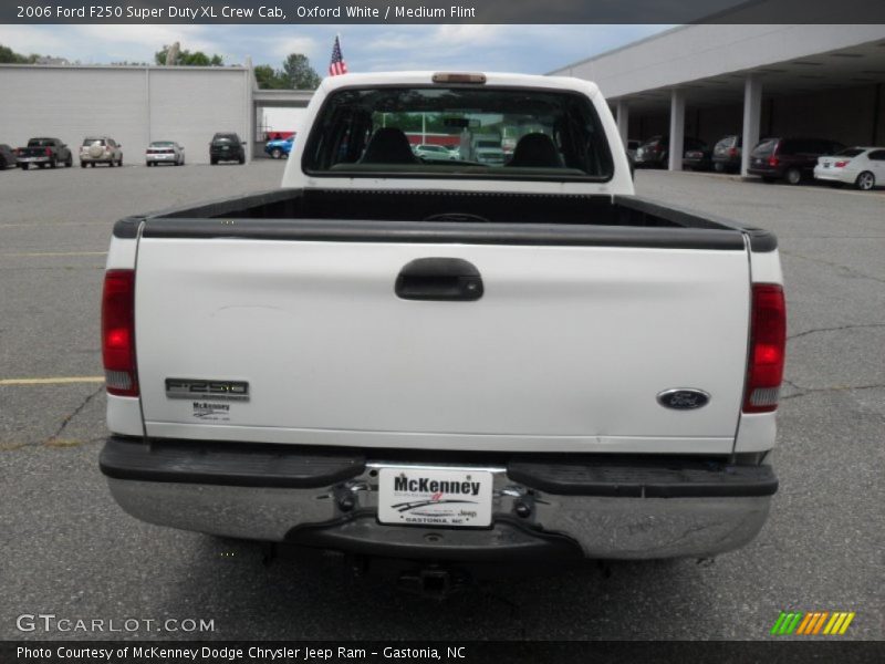 Oxford White / Medium Flint 2006 Ford F250 Super Duty XL Crew Cab