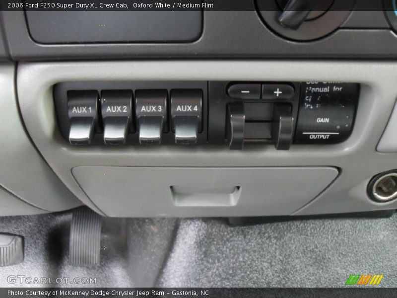 Oxford White / Medium Flint 2006 Ford F250 Super Duty XL Crew Cab