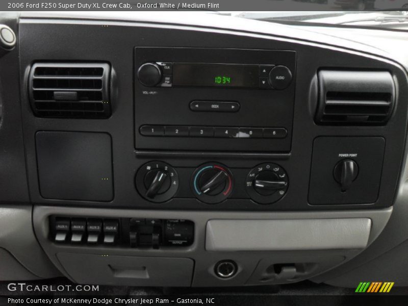 Oxford White / Medium Flint 2006 Ford F250 Super Duty XL Crew Cab