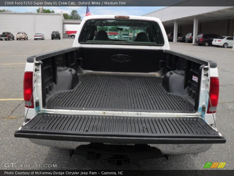 Oxford White / Medium Flint 2006 Ford F250 Super Duty XL Crew Cab