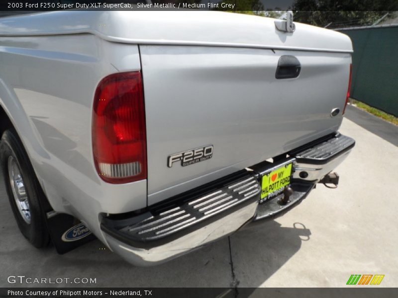 Silver Metallic / Medium Flint Grey 2003 Ford F250 Super Duty XLT SuperCab