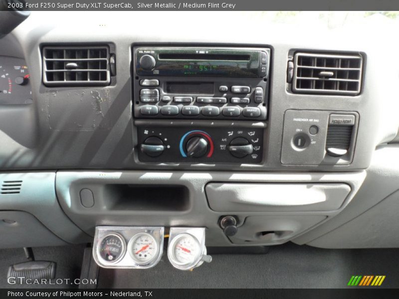 Silver Metallic / Medium Flint Grey 2003 Ford F250 Super Duty XLT SuperCab