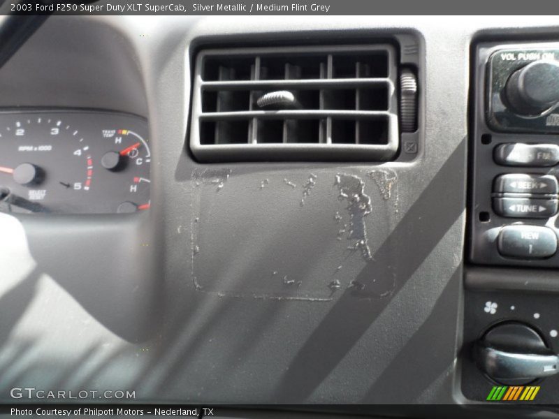 Silver Metallic / Medium Flint Grey 2003 Ford F250 Super Duty XLT SuperCab