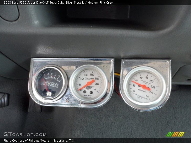 Silver Metallic / Medium Flint Grey 2003 Ford F250 Super Duty XLT SuperCab