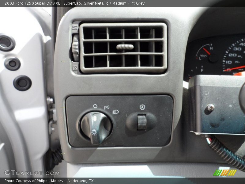 Silver Metallic / Medium Flint Grey 2003 Ford F250 Super Duty XLT SuperCab