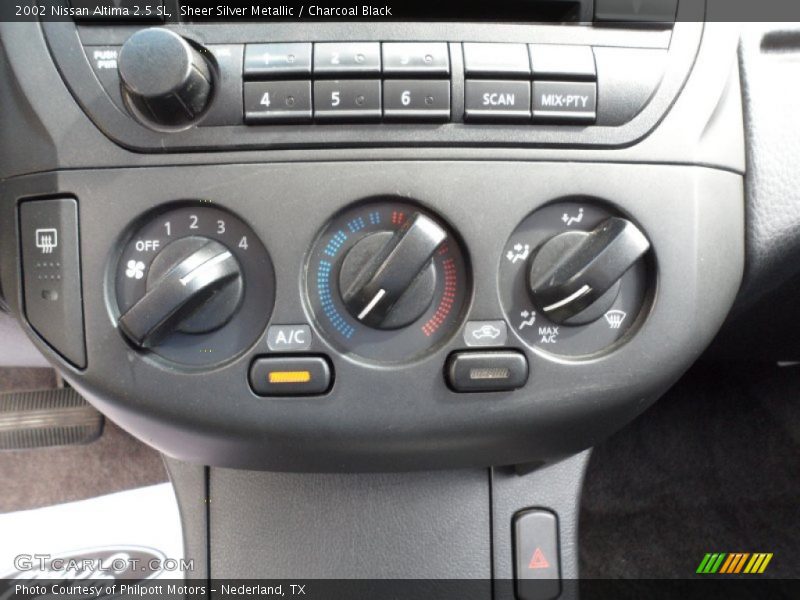 Sheer Silver Metallic / Charcoal Black 2002 Nissan Altima 2.5 SL