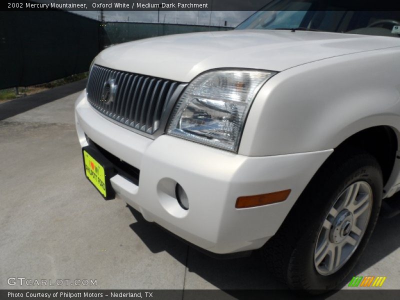 Oxford White / Medium Dark Parchment 2002 Mercury Mountaineer