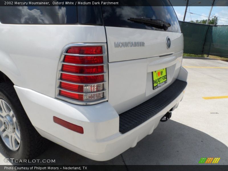 Oxford White / Medium Dark Parchment 2002 Mercury Mountaineer