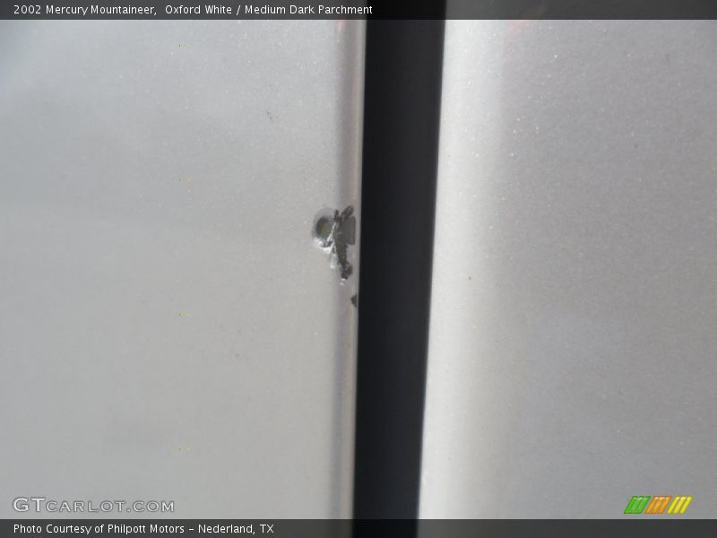Oxford White / Medium Dark Parchment 2002 Mercury Mountaineer