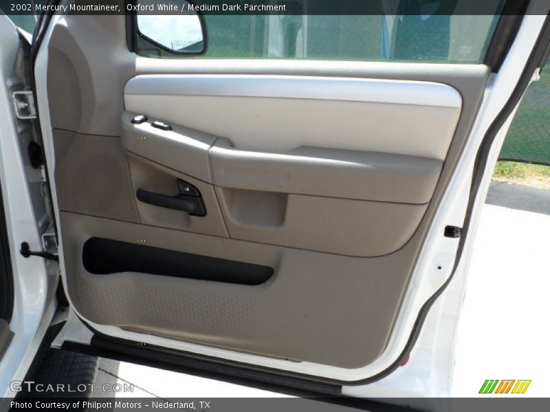 Oxford White / Medium Dark Parchment 2002 Mercury Mountaineer