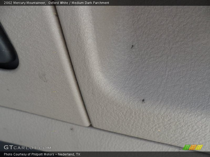 Oxford White / Medium Dark Parchment 2002 Mercury Mountaineer