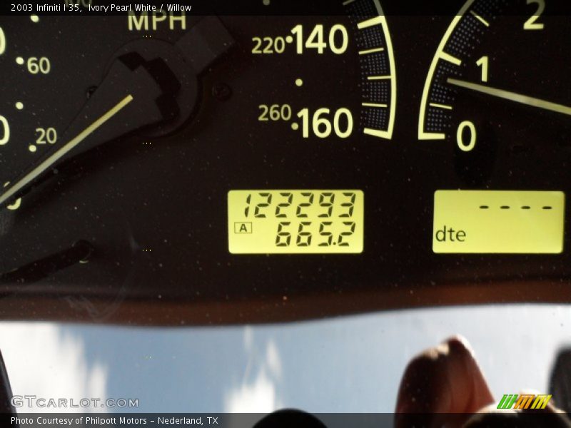 Ivory Pearl White / Willow 2003 Infiniti I 35