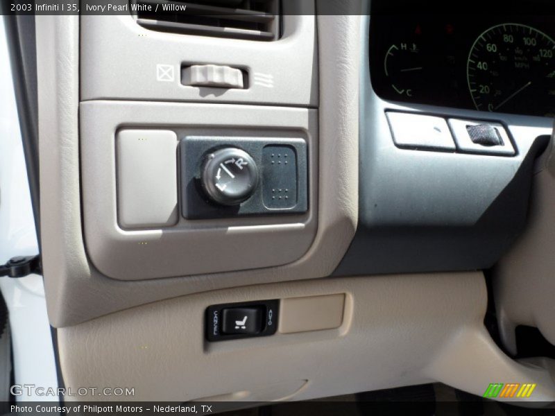 Ivory Pearl White / Willow 2003 Infiniti I 35
