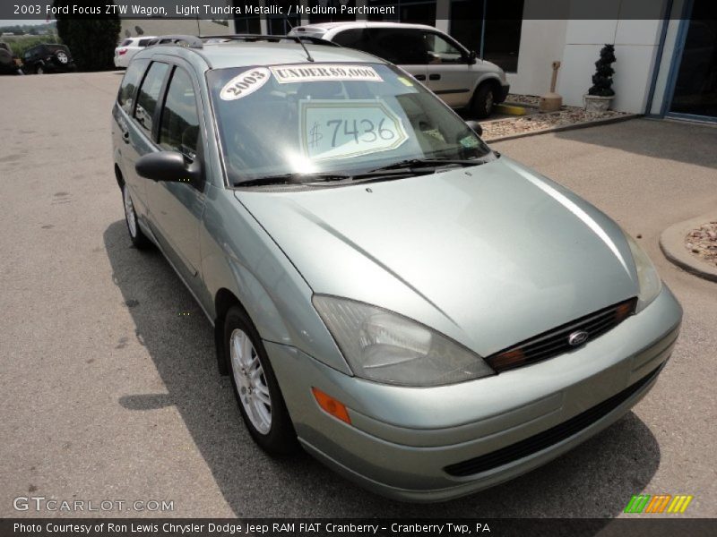 Front 3/4 View of 2003 Focus ZTW Wagon