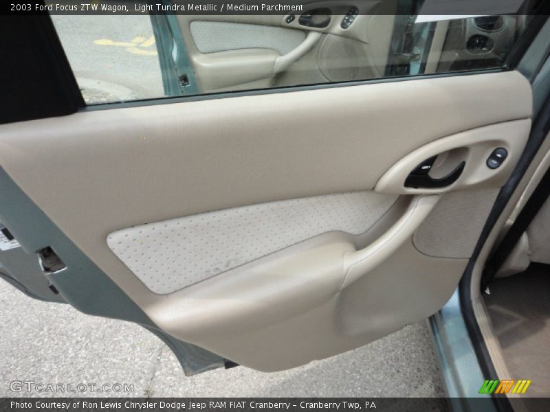Light Tundra Metallic / Medium Parchment 2003 Ford Focus ZTW Wagon