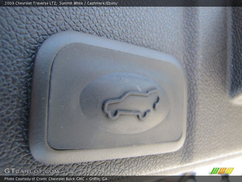 Summit White / Cashmere/Ebony 2009 Chevrolet Traverse LTZ