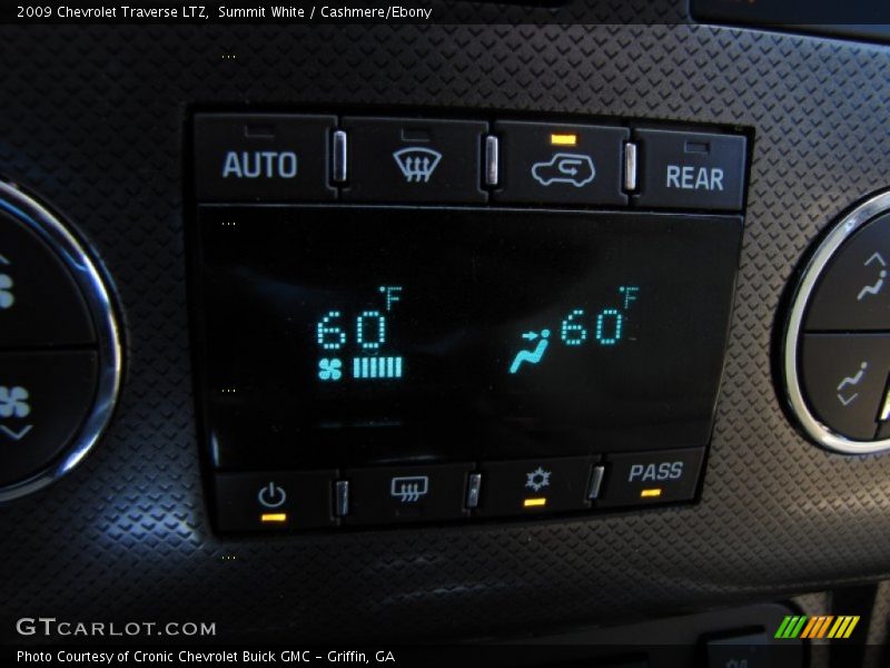 Summit White / Cashmere/Ebony 2009 Chevrolet Traverse LTZ