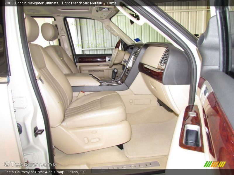  2005 Navigator Ultimate Camel Interior