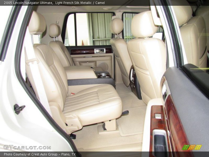  2005 Navigator Ultimate Camel Interior