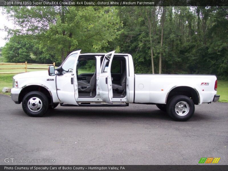 Oxford White / Medium Parchment 2004 Ford F350 Super Duty FX4 Crew Cab 4x4 Dually