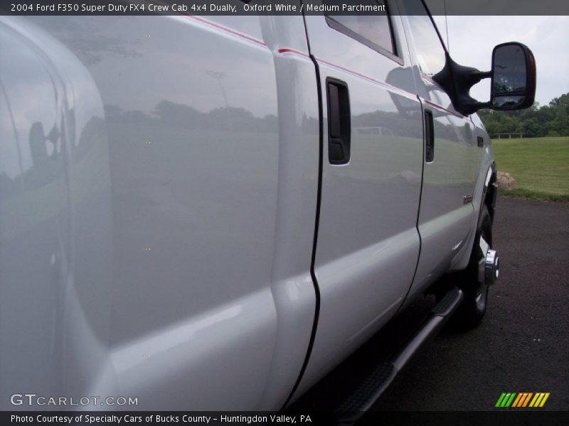 Oxford White / Medium Parchment 2004 Ford F350 Super Duty FX4 Crew Cab 4x4 Dually