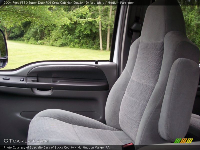 Oxford White / Medium Parchment 2004 Ford F350 Super Duty FX4 Crew Cab 4x4 Dually