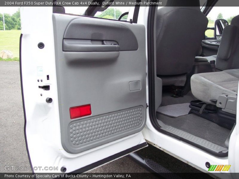 Oxford White / Medium Parchment 2004 Ford F350 Super Duty FX4 Crew Cab 4x4 Dually