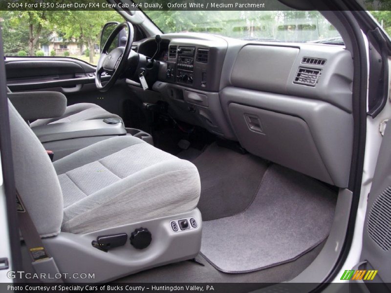 Oxford White / Medium Parchment 2004 Ford F350 Super Duty FX4 Crew Cab 4x4 Dually