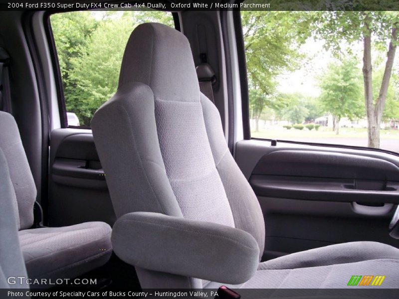 Oxford White / Medium Parchment 2004 Ford F350 Super Duty FX4 Crew Cab 4x4 Dually