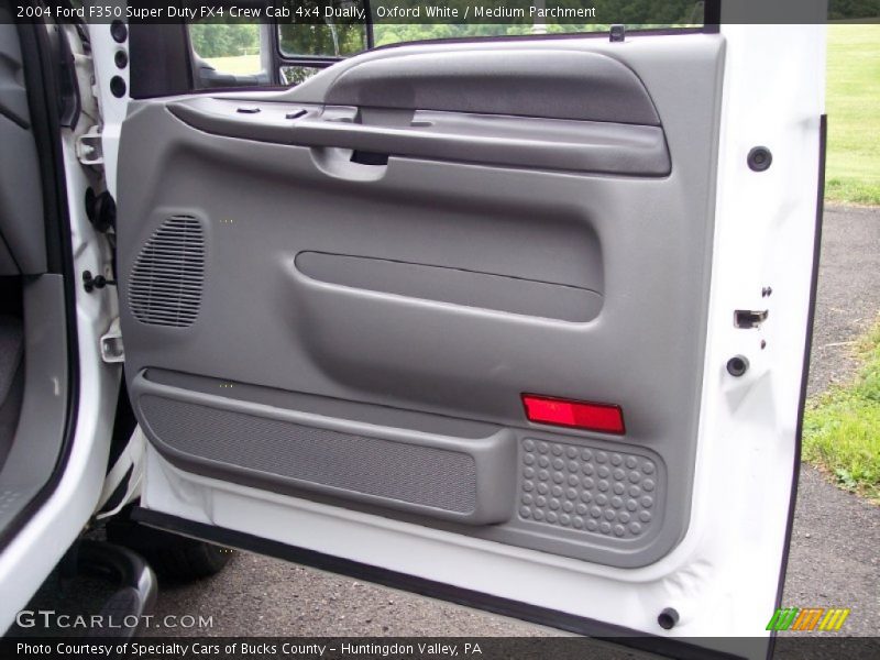 Oxford White / Medium Parchment 2004 Ford F350 Super Duty FX4 Crew Cab 4x4 Dually