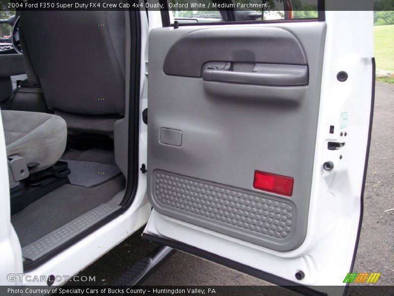 Oxford White / Medium Parchment 2004 Ford F350 Super Duty FX4 Crew Cab 4x4 Dually