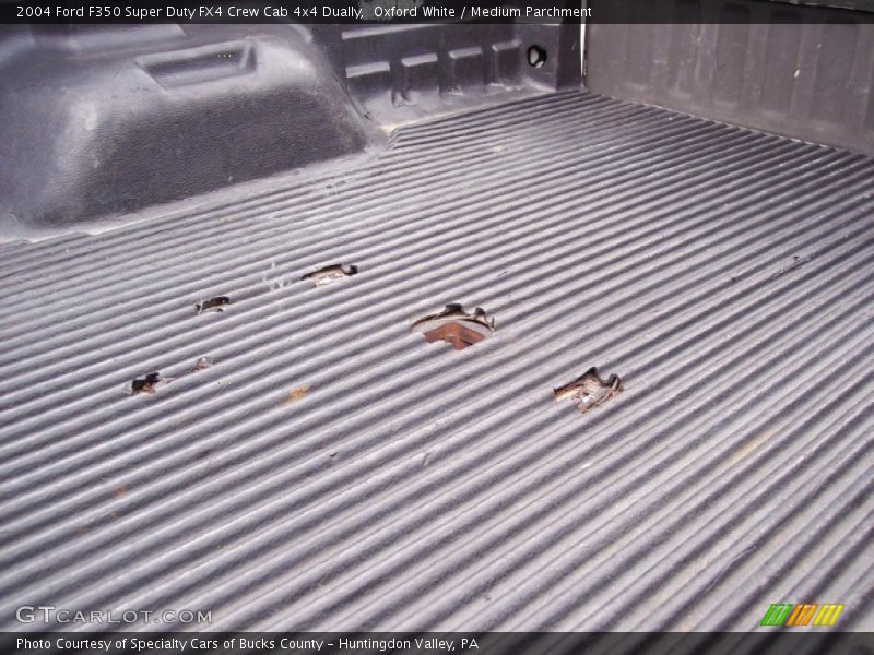 Oxford White / Medium Parchment 2004 Ford F350 Super Duty FX4 Crew Cab 4x4 Dually
