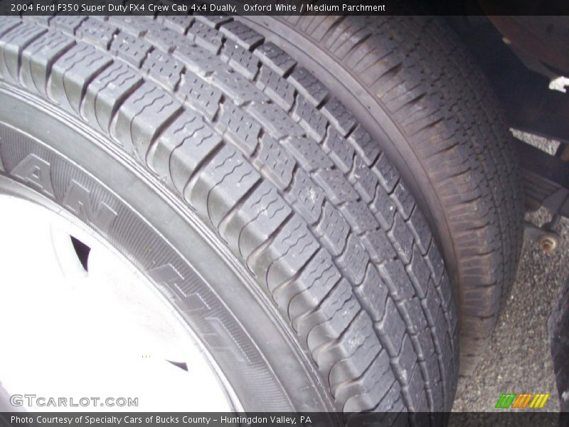 Oxford White / Medium Parchment 2004 Ford F350 Super Duty FX4 Crew Cab 4x4 Dually