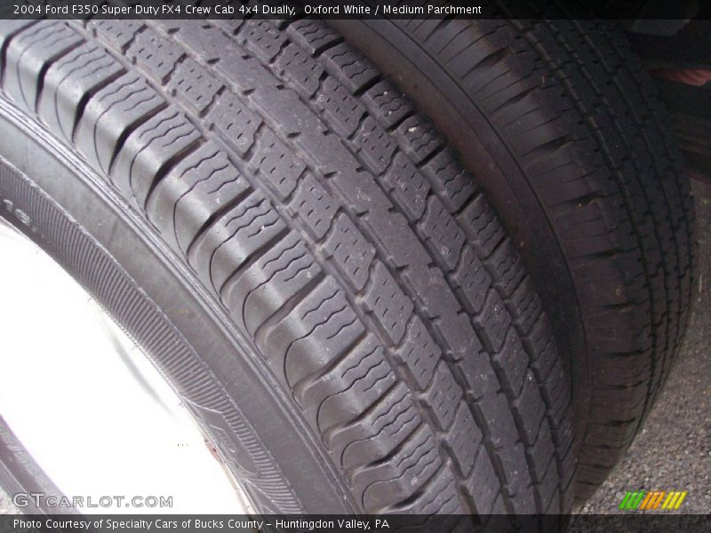 Oxford White / Medium Parchment 2004 Ford F350 Super Duty FX4 Crew Cab 4x4 Dually