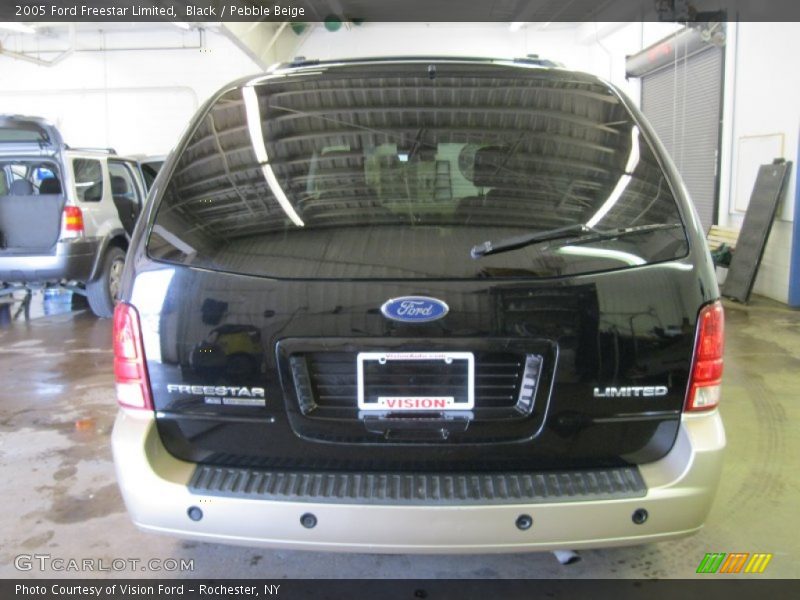 Black / Pebble Beige 2005 Ford Freestar Limited
