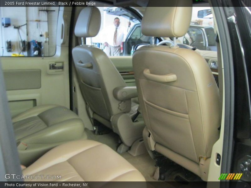 Black / Pebble Beige 2005 Ford Freestar Limited