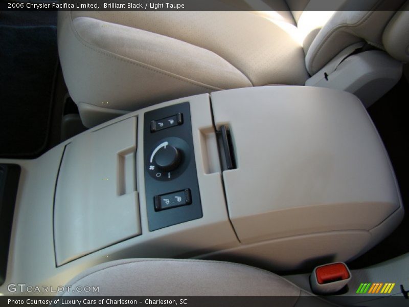 Brilliant Black / Light Taupe 2006 Chrysler Pacifica Limited
