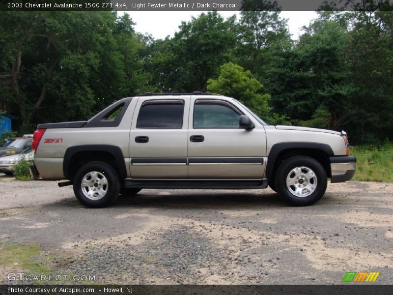 Light Pewter Metallic / Dark Charcoal 2003 Chevrolet Avalanche 1500 Z71 4x4