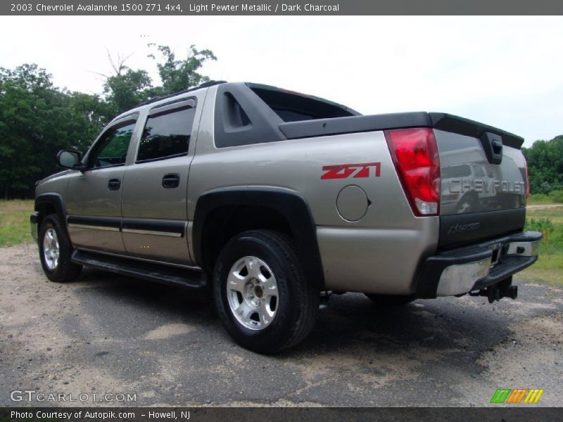 Light Pewter Metallic / Dark Charcoal 2003 Chevrolet Avalanche 1500 Z71 4x4