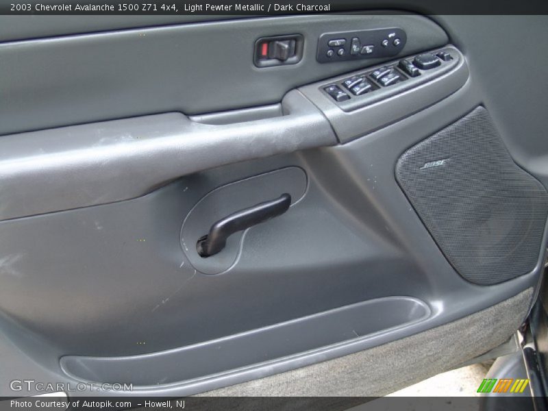 Light Pewter Metallic / Dark Charcoal 2003 Chevrolet Avalanche 1500 Z71 4x4