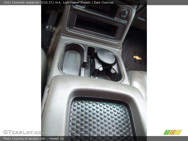 Light Pewter Metallic / Dark Charcoal 2003 Chevrolet Avalanche 1500 Z71 4x4