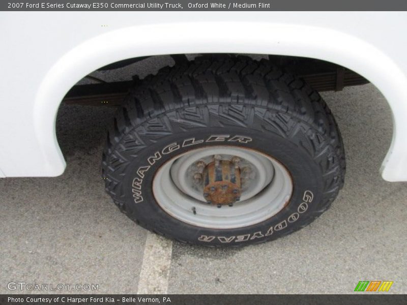 Oxford White / Medium Flint 2007 Ford E Series Cutaway E350 Commercial Utility Truck