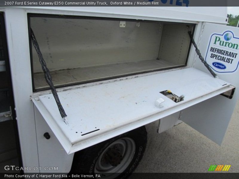 Oxford White / Medium Flint 2007 Ford E Series Cutaway E350 Commercial Utility Truck
