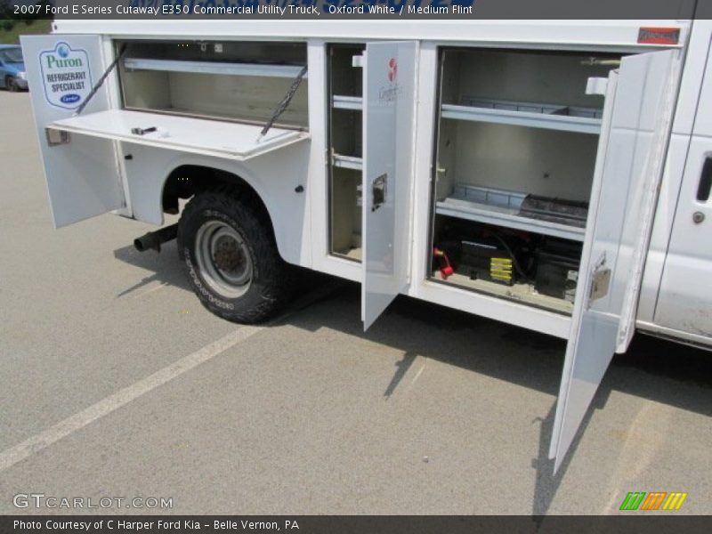 Oxford White / Medium Flint 2007 Ford E Series Cutaway E350 Commercial Utility Truck