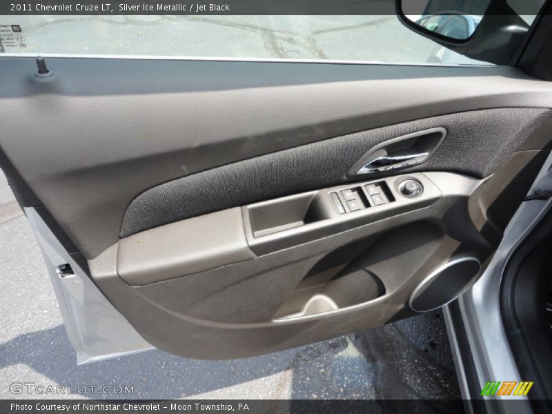 Silver Ice Metallic / Jet Black 2011 Chevrolet Cruze LT