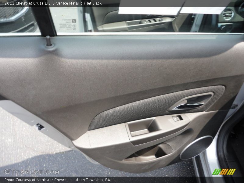 Silver Ice Metallic / Jet Black 2011 Chevrolet Cruze LT