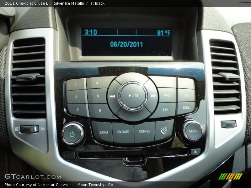Silver Ice Metallic / Jet Black 2011 Chevrolet Cruze LT